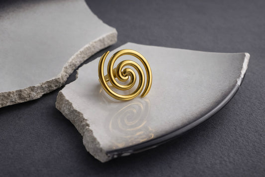 SPIN -Ανοιγόμενο statement δαχτυλίδι spiral από ατσάλι σε χρυσό | CHRIATIONS