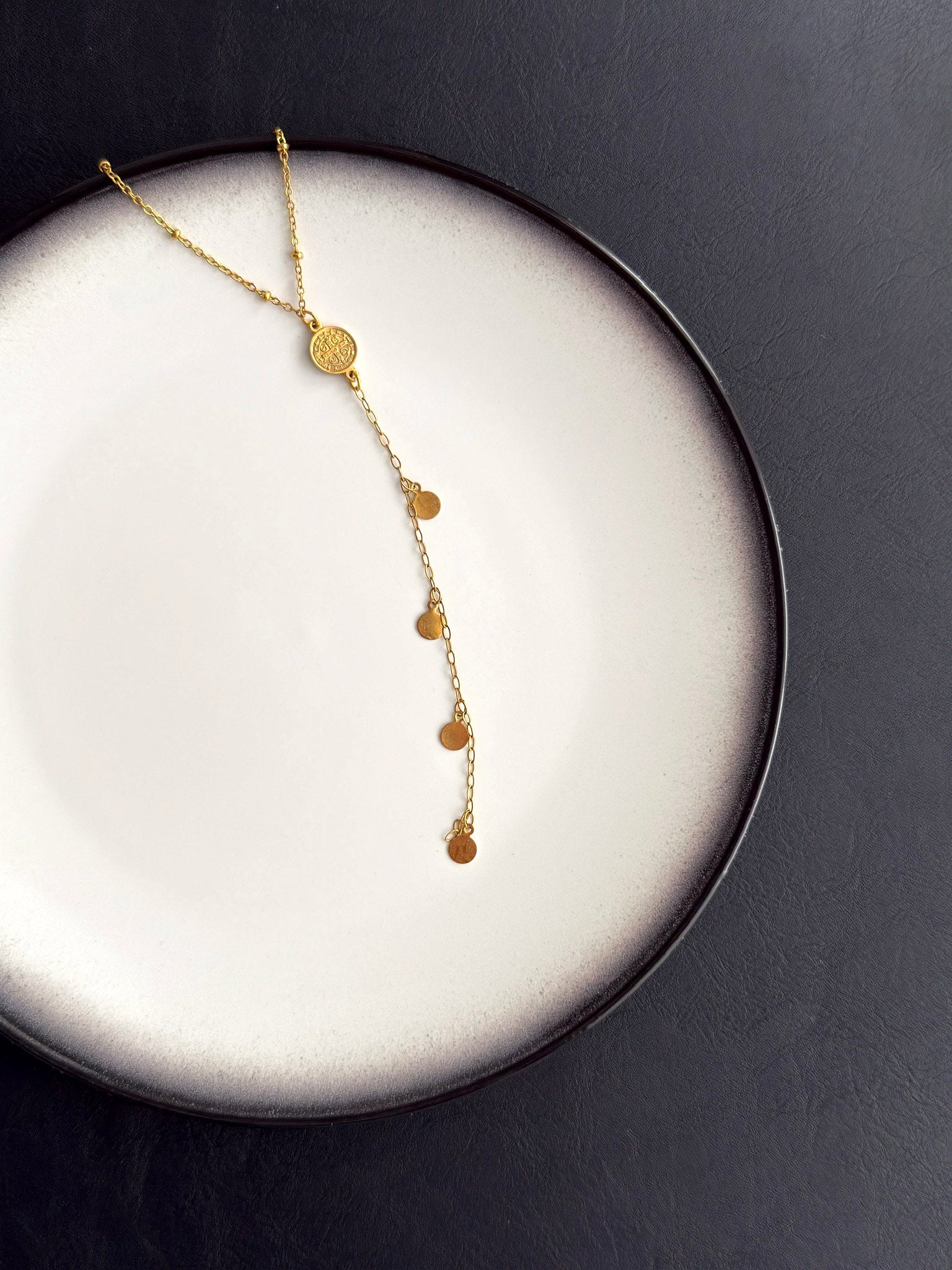 Γυναικείο κολιέ από ατσάλι σε χρυσό με λεπτή αλυσίδα και minimal 