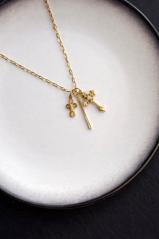 Γυναικείο κολιέ από ατσάλι σε χρυσό με αλυσίδα και σταυρούς