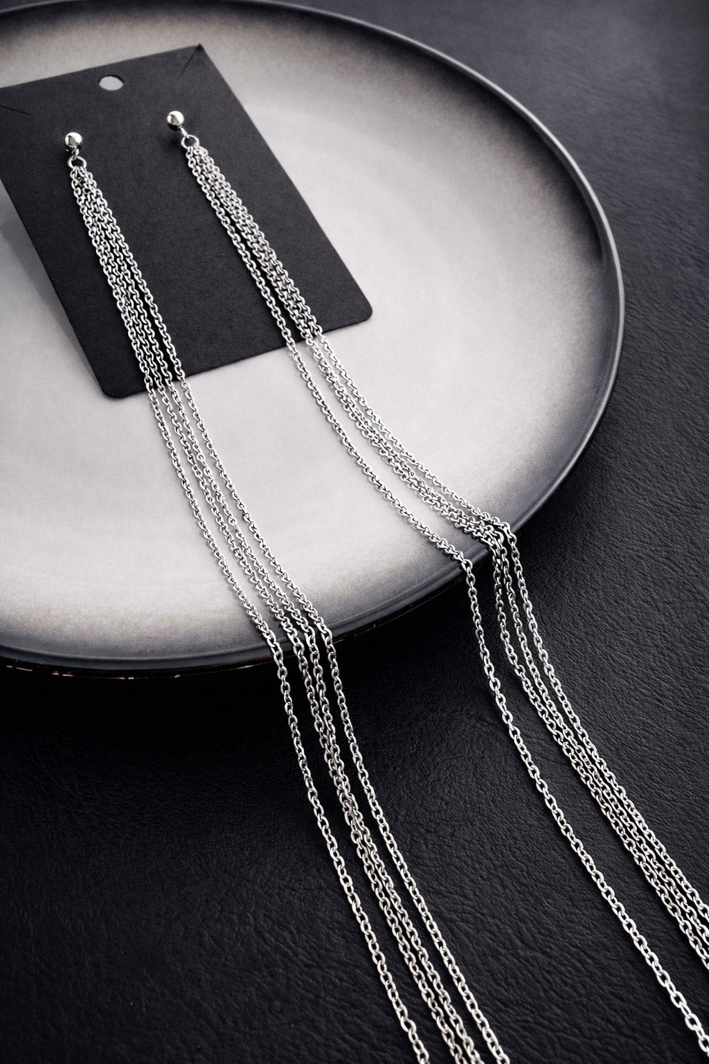 Γυναικεία κρεμαστά σκουλαρίκια με καρφί από ατσάλι σε ασημί και αλυσίδες ίδιου μήκους