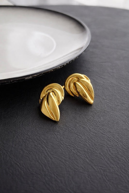 Γυναικεία σκουλαρίκια modern από ατσάλι σε χρυσό