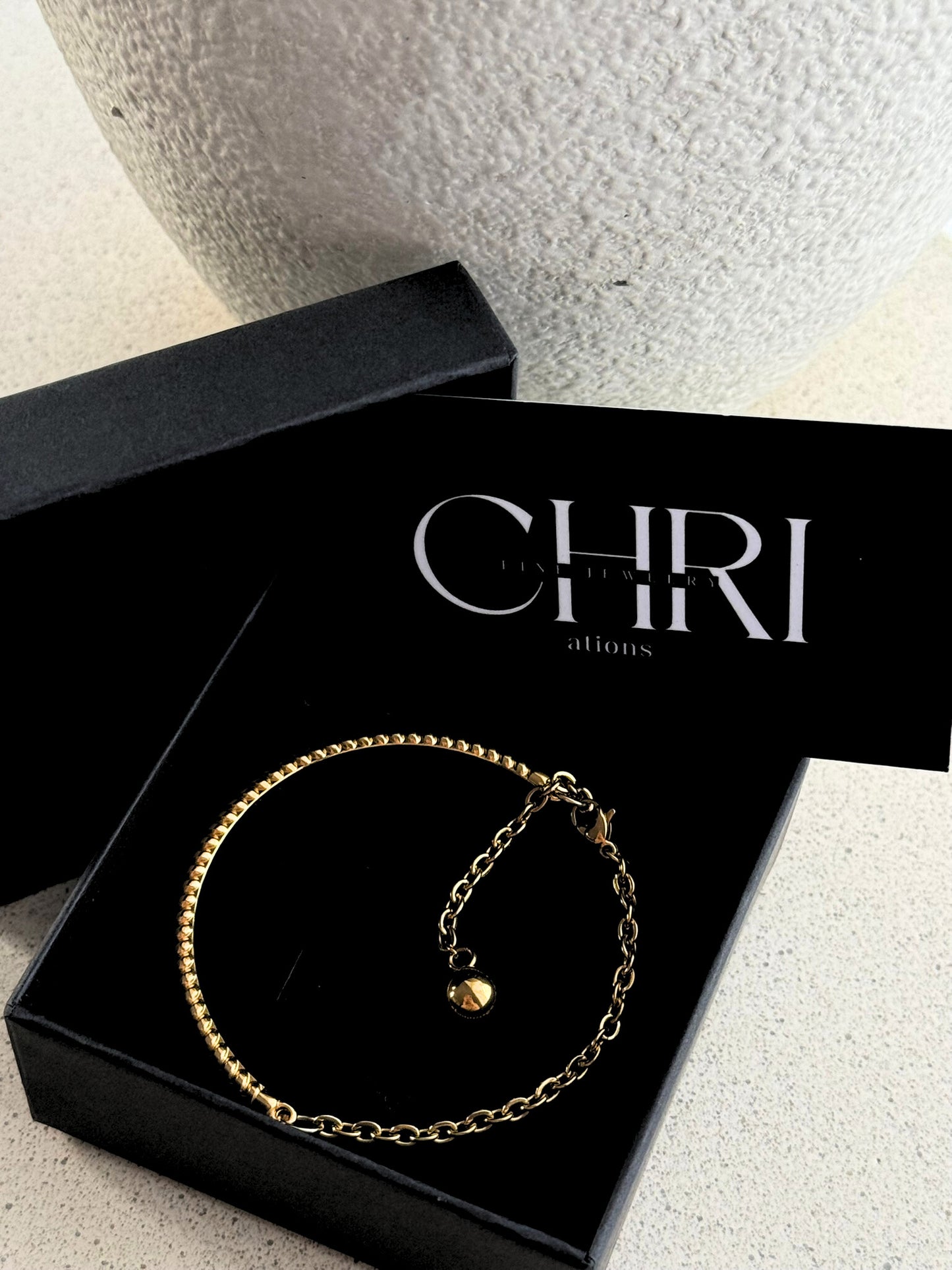 Γυναικείο minimal βραχιόλι από ατσάλι σε χρυσό χρώμα με λεπτή αλυσίδα